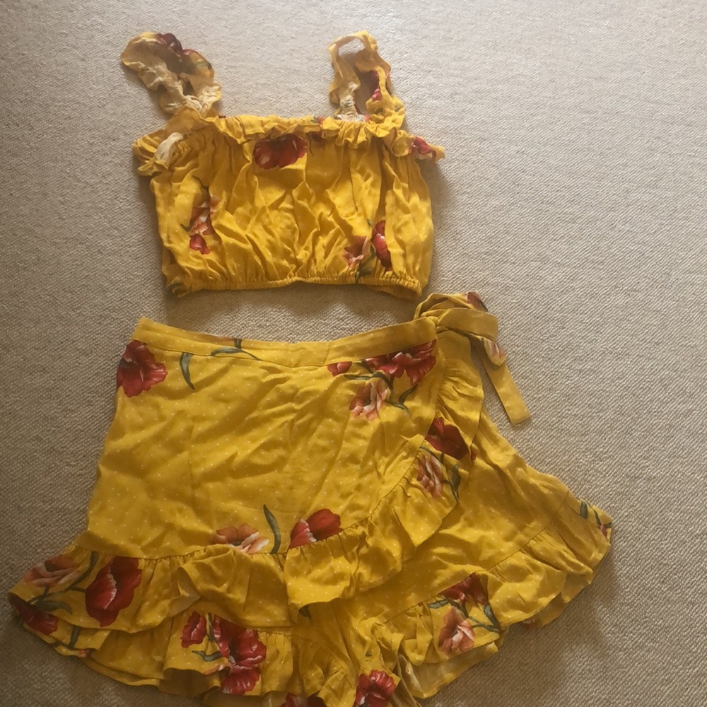 Mustard yellow two piece set - Picture 5 of 8